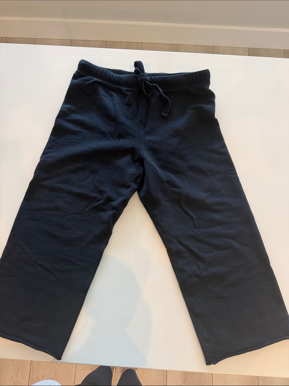 Frank & Eileen Navy women’s Cropped Sweatpants with Drawstring